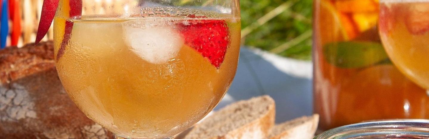 Verre de sangria à la bière blanche